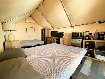 Tranquil Safari Tent near Kingsbury, Texas - The Perfect Glamping Site for a Riverside Vacation with the Family - Kingsbury, Texas - glamping.directory