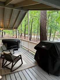 Peaceful Hedgesville Cottage with Hot Tub, Fireplace & Resort Amenities  in West Virginia - Hedgesville, West Virginia - glamping.directory
