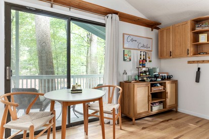 Peaceful Hedgesville Cottage with Hot Tub, Fireplace & Resort Amenities  in West Virginia - Hedgesville, West Virginia - glamping.directory