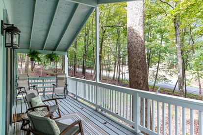 Peaceful Hedgesville Cottage with Hot Tub, Fireplace & Resort Amenities  in West Virginia - Hedgesville, West Virginia - glamping.directory