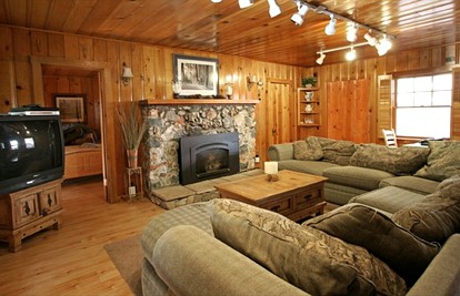 Spacious Riverfront Cabin Rental Perfect for Large Groups near Sonora, California - Strawberry, California - glamping.directory
