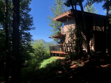 Charming Mountain Cabin Perfect for the Whole Family near Nantahala National Forest, NC - Bryson City, North Carolina - glamping.directory