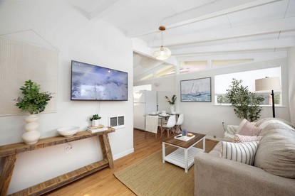 Private Cottage Along the Northern California Coast in El Granada, Perfect for an Oceanfront Escape - El Granada, California - glamping.directory