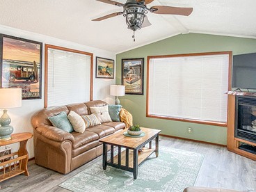 Cozy Cabin with a Private Deck in Klamath, CA - Klamath, California - glamping.directory