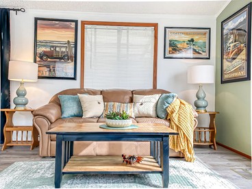Cozy Cabin with a Private Deck in Klamath, CA - Klamath, California - glamping.directory
