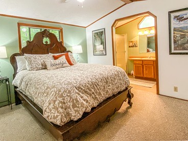 Cozy Cabin with a Private Deck in Klamath, CA - Klamath, California - glamping.directory