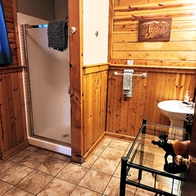 Charming Cabin Rental Perfect for Couples in Carroll County, Arkansas - Eureka Springs, Arkansas - glamping.directory