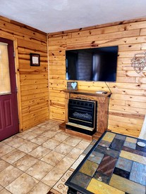 Charming Cabin Rental Perfect for Couples in Carroll County, Arkansas - Eureka Springs, Arkansas - glamping.directory