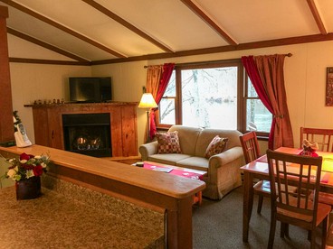 Riverfront Cabin with Four-Person Hot Tub in Shenandoah Valley, Virginia - Luray, Virginia - glamping.directory
