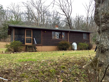 Riverfront Cabin with Four-Person Hot Tub in Shenandoah Valley, Virginia - glamping.directory