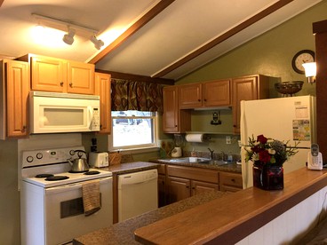 Riverfront Cabin with Four-Person Hot Tub in Shenandoah Valley, Virginia - Luray, Virginia - glamping.directory