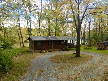 Riverfront Cabin with Four-Person Hot Tub in Shenandoah Valley, Virginia - Luray, Virginia - glamping.directory