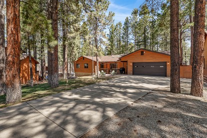 Cozy Spacious Cabin with Pool Table for an Unforgettable Family Escape in Flagstaff, Arizona - Flagstaff, Arizona - glamping.directory