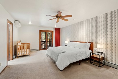 Cozy Spacious Cabin with Pool Table for an Unforgettable Family Escape in Flagstaff, Arizona - Flagstaff, Arizona - glamping.directory