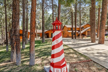 Cozy Spacious Cabin with Pool Table for an Unforgettable Family Escape in Flagstaff, Arizona - Flagstaff, Arizona - glamping.directory