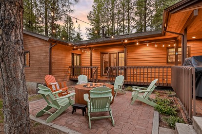 Cozy Spacious Cabin with Pool Table for an Unforgettable Family Escape in Flagstaff, Arizona - glamping.directory