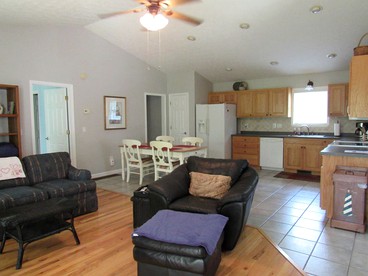 Lakefront Cottage Getaway on Lake Hartwell in Westminster, South Carolina - Westminster, South Carolina - glamping.directory