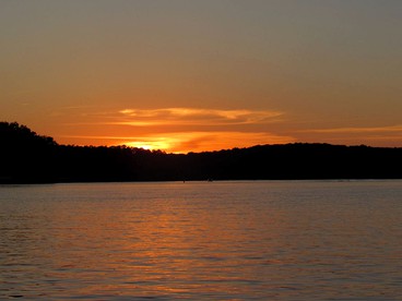 Lakefront Cottage Getaway on Lake Hartwell in Westminster, South Carolina - Westminster, South Carolina - glamping.directory