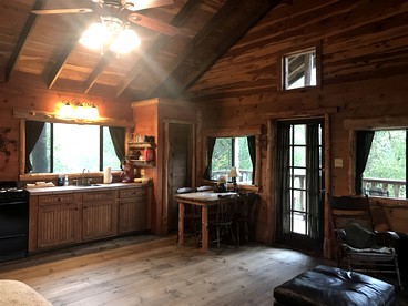 Rural and Romantic Treehouse in Washington County, Perfect for a Texas Weekend Getaway - Brenham, Texas - glamping.directory
