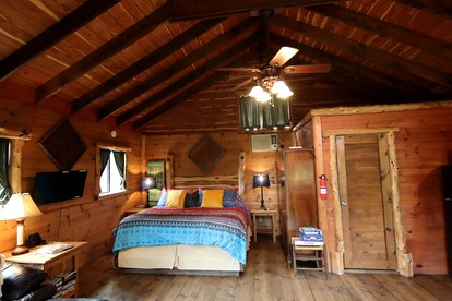 Rural and Romantic Treehouse in Washington County, Perfect for a Texas Weekend Getaway - Brenham, Texas - glamping.directory