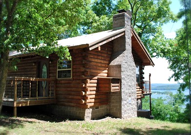 Beautiful Family Cabin for a Mountain Getaway near Eureka Springs, Arkansas - Eureka Springs, Arkansas - glamping.directory