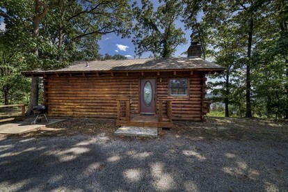 Beautiful Family Cabin for a Mountain Getaway near Eureka Springs, Arkansas - Eureka Springs, Arkansas - glamping.directory