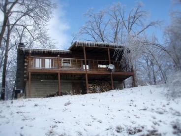 Beautiful Family Cabin for a Mountain Getaway near Eureka Springs, Arkansas - Eureka Springs, Arkansas - glamping.directory