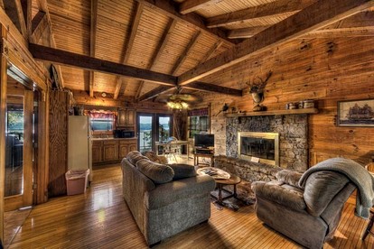 Beautiful Family Cabin for a Mountain Getaway near Eureka Springs, Arkansas - Eureka Springs, Arkansas - glamping.directory