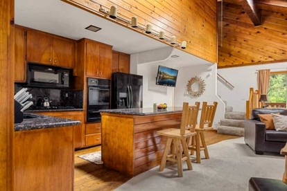 Beautiful Cottage Close to Great Hiking Trails in Big Bear Lake, California - Big Bear Lake, California - glamping.directory