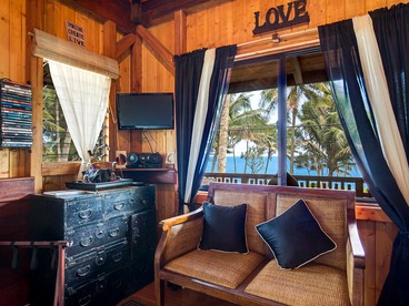 Romantic Oceanfront Accommodation with a Hot Tub in Pahoa, Hawaii - Pahoa, Hawaii - glamping.directory