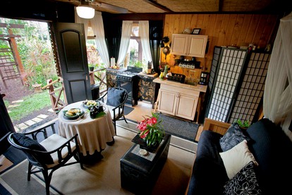 Romantic Oceanfront Accommodation with a Hot Tub in Pahoa, Hawaii - Pahoa, Hawaii - glamping.directory