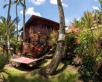Romantic Oceanfront Accommodation with a Hot Tub in Pahoa, Hawaii - glamping.directory