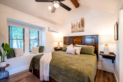 Elm Motts Cabin Destination for Peaceful Weekend Escapes for Two in Waco, Texas - Elm Mott, Texas - glamping.directory
