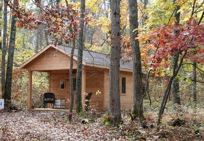Cheerful Wooden Cabin for a Romantic Getaway near Oakland, Maryland - Oakland, Maryland - glamping.directory