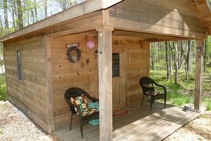 Cheerful Wooden Cabin for a Romantic Getaway near Oakland, Maryland - glamping.directory