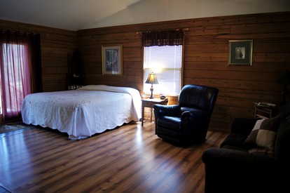 Secluded Cabin Ideal for a Romantic Getaway in the Umpqua River Valley of Oregon - Elkton, Oregon - glamping.directory