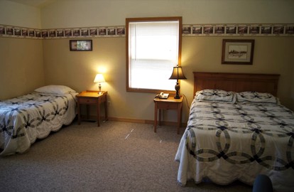 Secluded Cabin Ideal for a Romantic Getaway in the Umpqua River Valley of Oregon - Elkton, Oregon - glamping.directory
