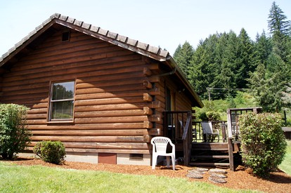 Secluded Cabin Ideal for a Romantic Getaway in the Umpqua River Valley of Oregon - glamping.directory