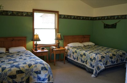 Secluded Cabin Ideal for a Romantic Getaway in the Umpqua River Valley of Oregon - Elkton, Oregon - glamping.directory