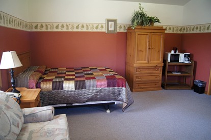 Secluded Cabin Ideal for a Romantic Getaway in the Umpqua River Valley of Oregon - Elkton, Oregon - glamping.directory