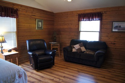 Secluded Cabin Ideal for a Romantic Getaway in the Umpqua River Valley of Oregon - Elkton, Oregon - glamping.directory