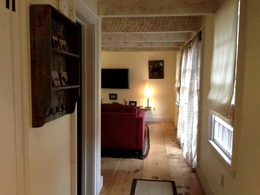 Romantic Year-Round Cabin Getaway with Free Wi-Fi in Saugerties, New York - Saugerties, New York - glamping.directory