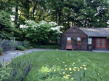 Romantic Year-Round Cabin Getaway with Free Wi-Fi in Saugerties, New York - glamping.directory