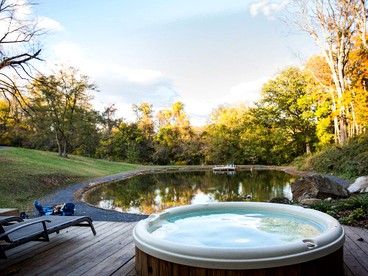 Deluxe Cottage Rental on a 100-Acre Farm on the Shenandoah River, Virginia - Front Royal, Virginia - glamping.directory