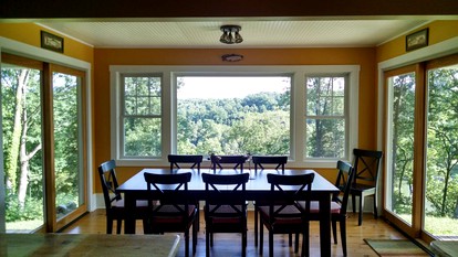 Deluxe Cottage Rental on a 100-Acre Farm on the Shenandoah River, Virginia - Front Royal, Virginia - glamping.directory