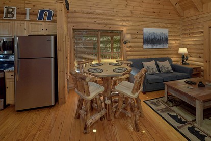 Charming Cabin Escape near Great Smoky Mountain National Park, Tennessee - Pigeon Forge, Tennessee - glamping.directory
