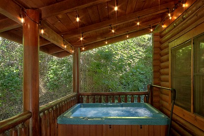 Charming Cabin Escape near Great Smoky Mountain National Park, Tennessee - Pigeon Forge, Tennessee - glamping.directory