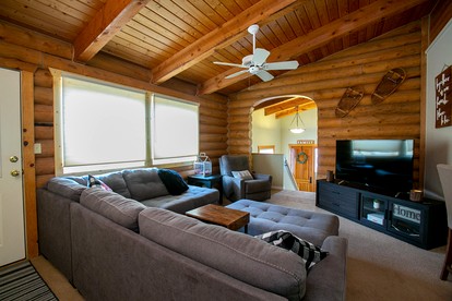Idyllic Getaway Cabin for Families with Home Theater, Ping Pong, and Video Games in Nederland, Colorado - Nederland, Colorado - glamping.directory