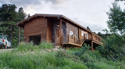 Idyllic Getaway Cabin for Families with Home Theater, Ping Pong, and Video Games in Nederland, Colorado - glamping.directory