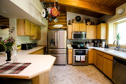 Idyllic Getaway Cabin for Families with Home Theater, Ping Pong, and Video Games in Nederland, Colorado - Nederland, Colorado - glamping.directory